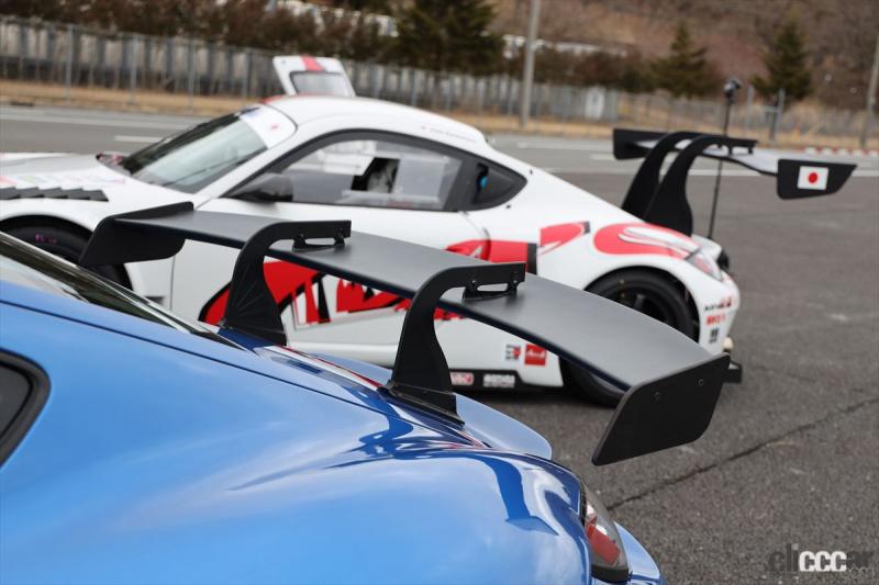 「タイムアタックマシンを祖に持つM’s Cayman GT3 Street Ver.のエアロボディキット【東京オートサロン2021】」の14枚目の画像