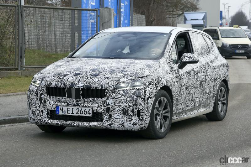 「BMW元祖FF、2シリーズAT次期型をキャッチ！新LEDやワイドグリルなど変更点が鮮明に！」の4枚目の画像