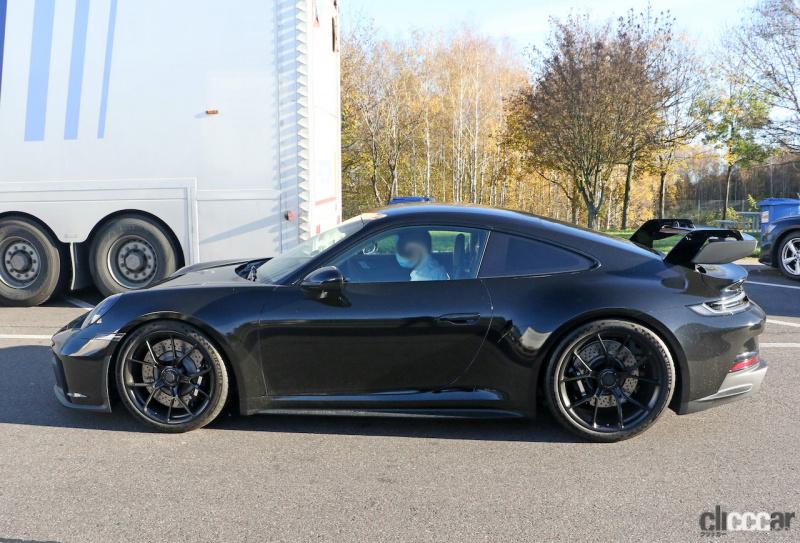 「謎の予告画像をポルシェが公開。2月16日に新型「911 GT3」が発表か!?」の5枚目の画像