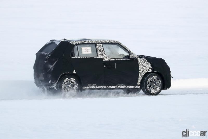 「日本メーカーは戦々恐々!?　ヒュンダイの可愛いすぎる新型SUV「AX1」市販型を初キャッチ」の8枚目の画像