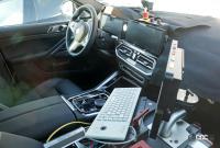 「デュアル湾曲ディスプレイを確認！　BMW X6改良型、室内も大刷新へ」の1枚目の画像ギャラリーへのリンク