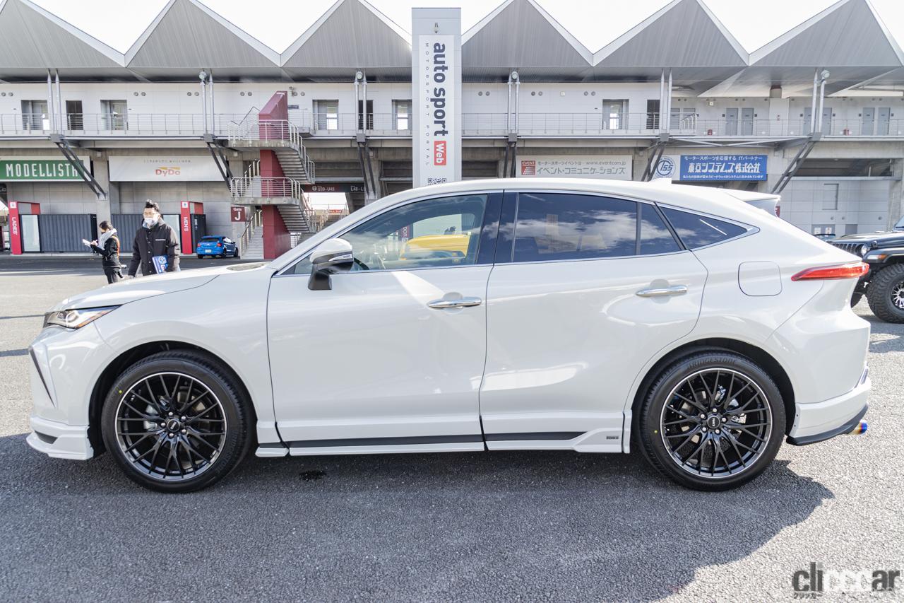 Tom Sのgrヤリス 新ハリアー参上 ヤリスは今話題のあのラリードライバーの愛車だった 東京オートサロン21 Clicccar Com