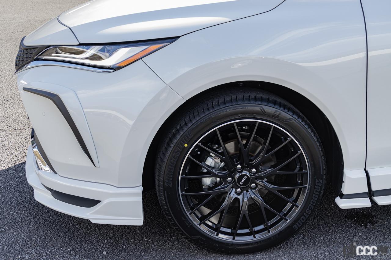 Tom Sのgrヤリス 新ハリアー参上 ヤリスは今話題のあのラリードライバーの愛車だった 東京オートサロン21 Clicccar Com