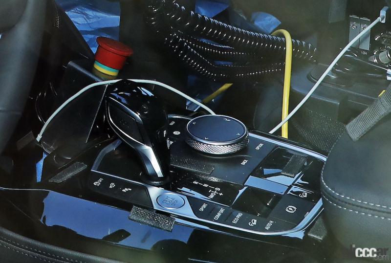 「BMW X4改良型、大型タッチスクリーンを備える室内を激写」の10枚目の画像