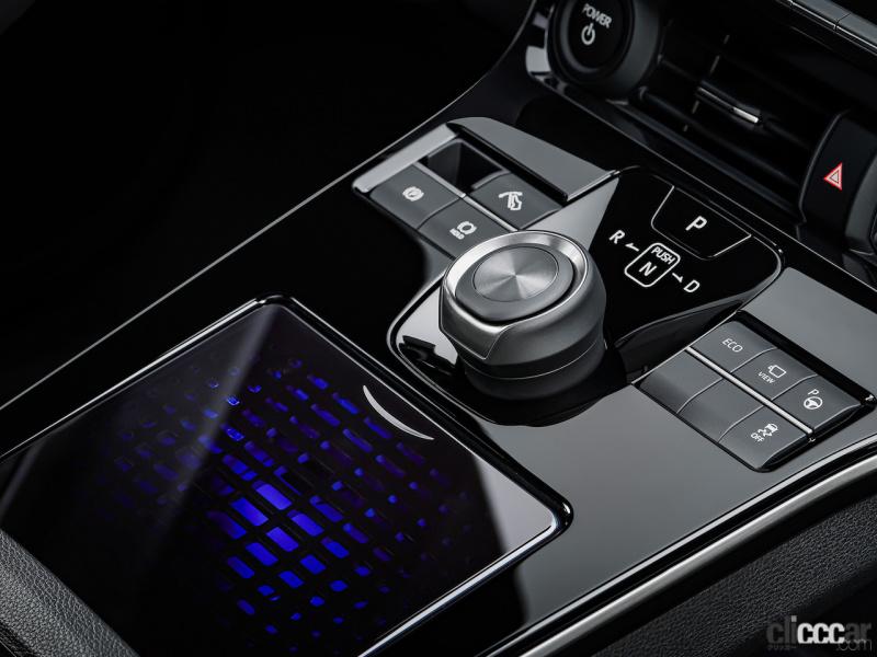 「トヨタの新EVシリーズの第1弾「TOYOTA bZ4X」が初公開。SUBARUと共同開発された新AWDシステムを搭載」の4枚目の画像