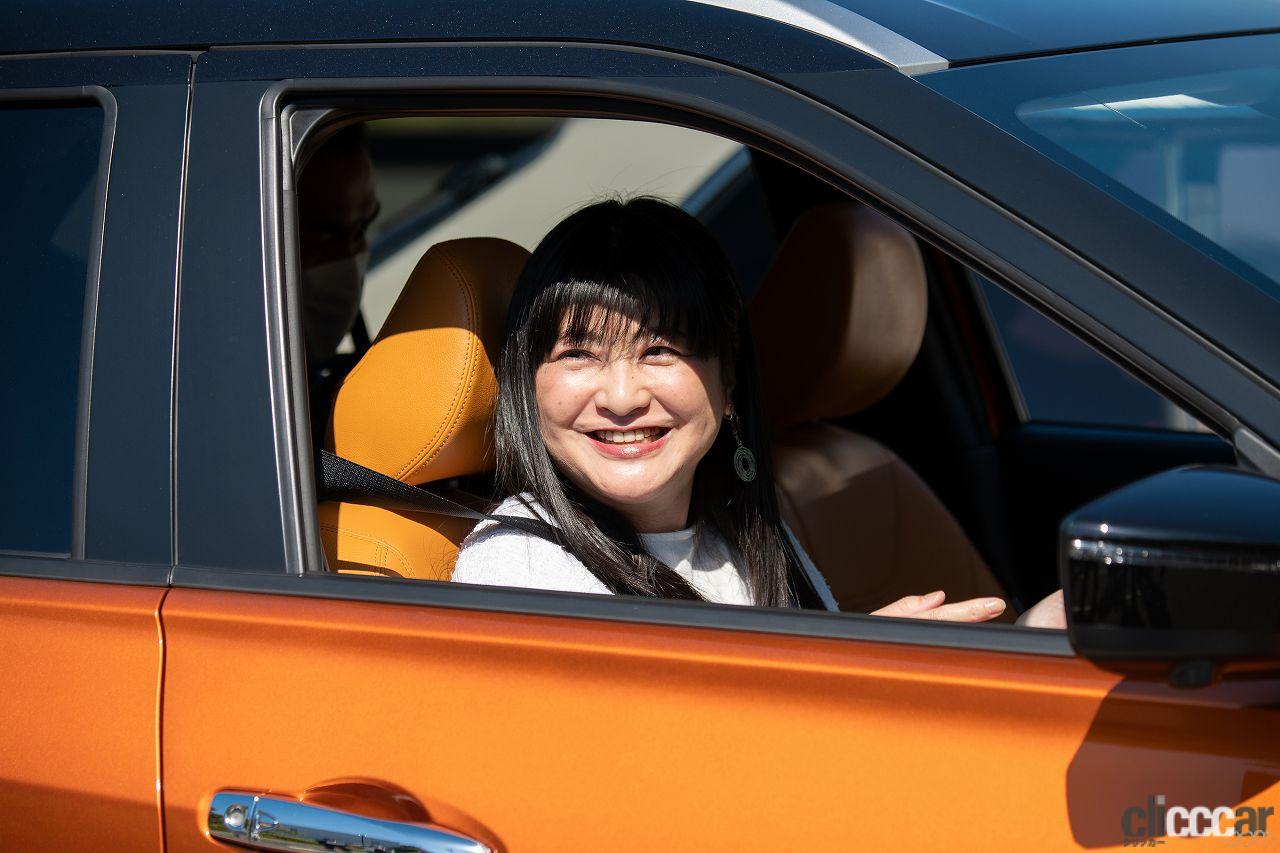ポニーテールはふり向かない 女優 伊藤かずえは新しい車にもふり向かない 30年乗り続けた日産シーマのお気に入りはあの小さなワイパー Clicccar Com