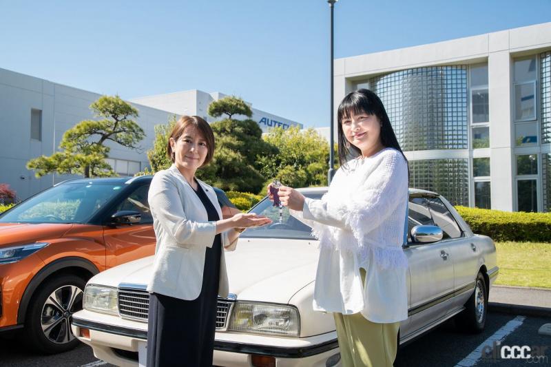 「「ポニーテールはふり向かない」女優・伊藤かずえは新しい車にもふり向かない！30年乗り続けた日産シーマのお気に入りはあの小さなワイパー!!」の12枚目の画像