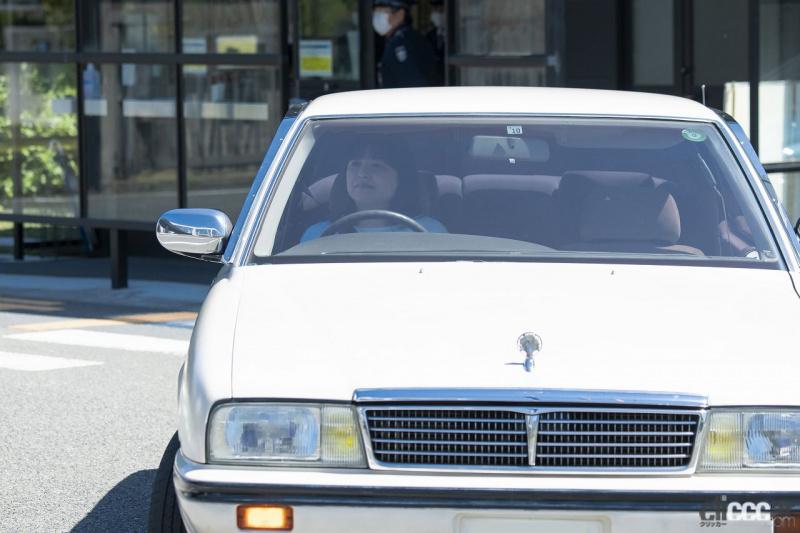 「「ポニーテールはふり向かない」女優・伊藤かずえは新しい車にもふり向かない！30年乗り続けた日産シーマのお気に入りはあの小さなワイパー!!」の14枚目の画像