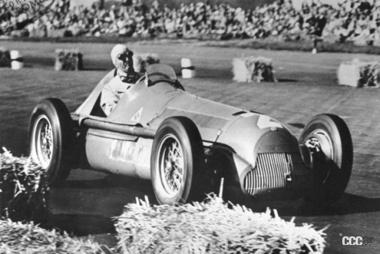 1950年のイギリスGPで優勝したジュゼッペ・ファリーナ（引用：Museo Storico Alfa Romeo）