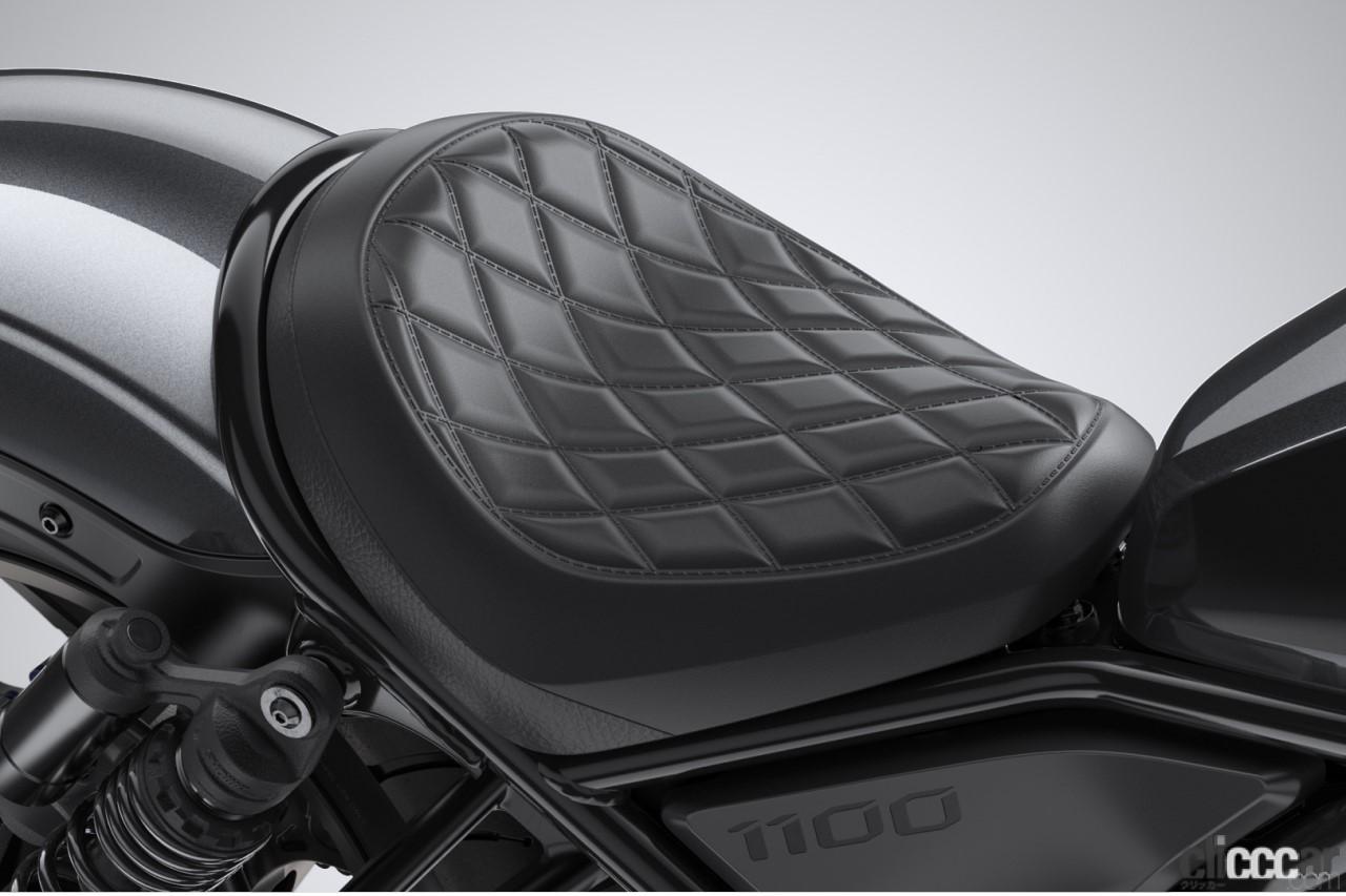 シート例 1 画像 シート素材とは 合皮または本革を使いクッションはウレタンフォーム バイク用語辞典 材料編 Clicccar Com