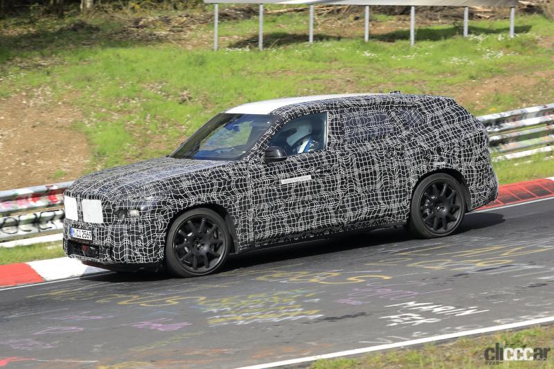 「BMW史上最強SUV誕生へ。750馬力オーバー「X8 M」市販型、ニュルを疾走！」の4枚目の画像