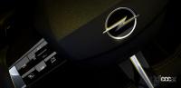 今夏日本復活のオペル・主力「アストラ」次期型のディテールを公式リーク！ - 2022-Opel-Astra-Teaser-04