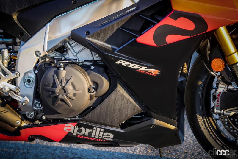「レース直系のド派手な翼を手に入れた！　アプリリアのスーパースポーツ「RSV4ファクトリー」に2021年モデル登場」の11枚目の画像