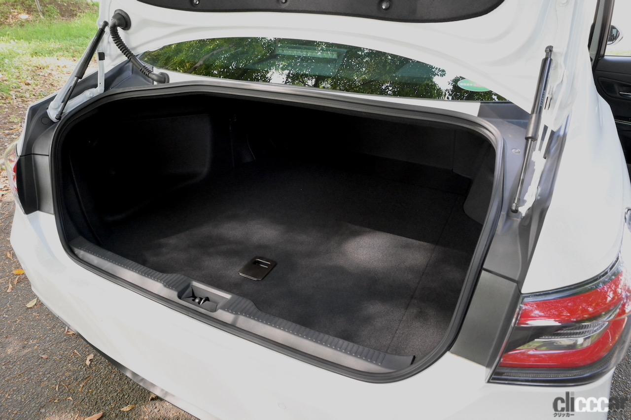 「「アンチドイツセダン比較試乗」その4・トヨタ クラウン RS Advance 2.5ハイブリッド【プレミアムカー厳正テスト】」の15枚目の画像