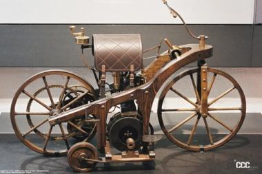 1885年のリートワーゲン(ゴットリープ・ダイムラー発明)