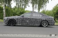 牙向くバンパーが露出！BMW 7シリーズ次期型、ナンバープレートはどこへ？ - Spy shot of secretly tested future car