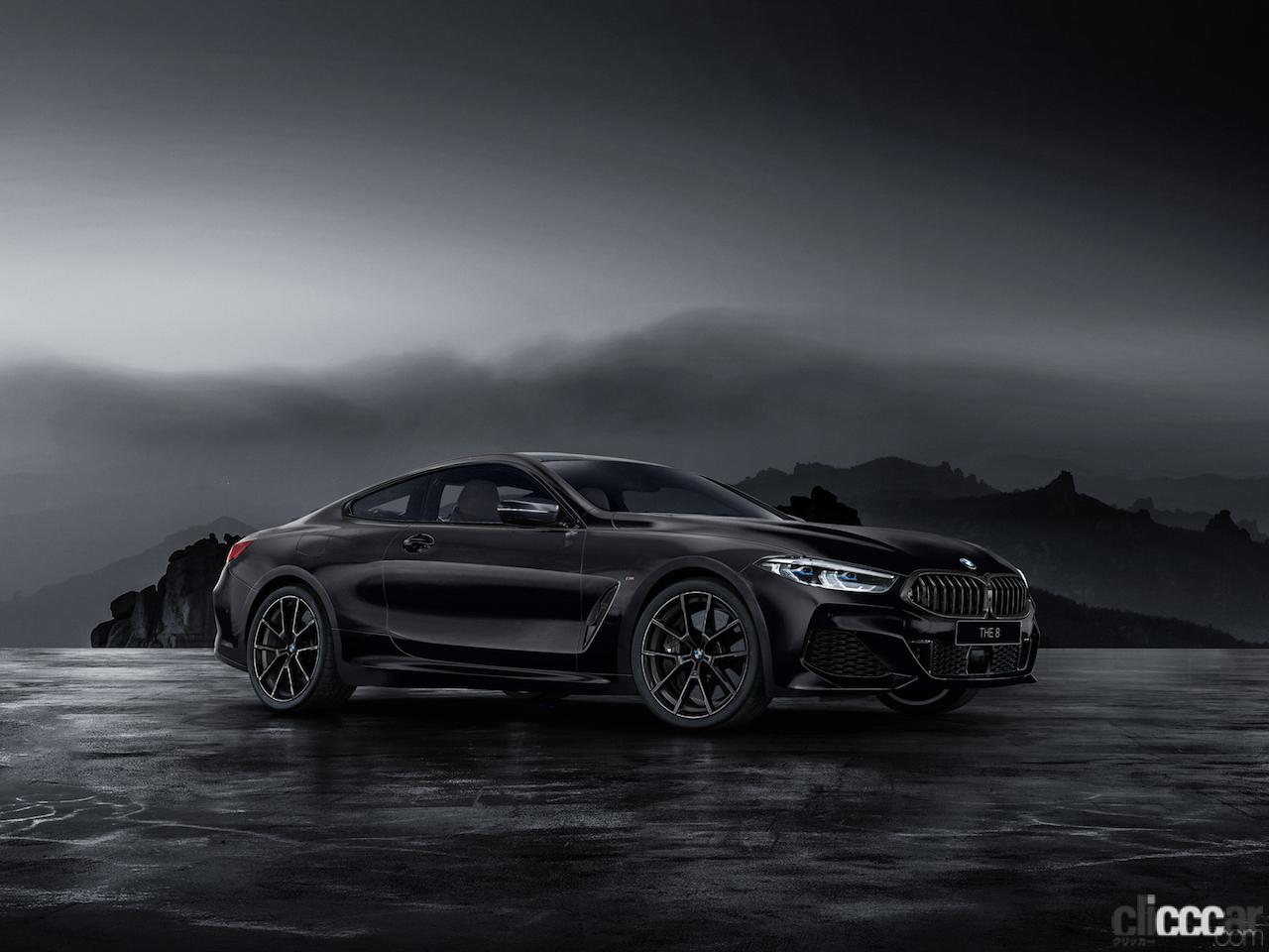 全身黒ずくめ!! 限定車の「BMW 8 Series Frozen Black Edition」が20台