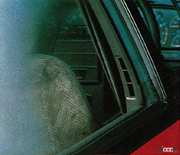 「梅雨時必見！　意外と知られていない、運転中のガラスくもりへの、エアコン使用の絶大効果」の10枚目の画像