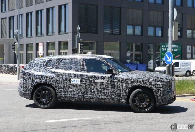 「BMW新型フルサイズ・クロスオーバーSUV「X8/XM」、アグレッシブな排気口は本物か!?」の5枚目の画像