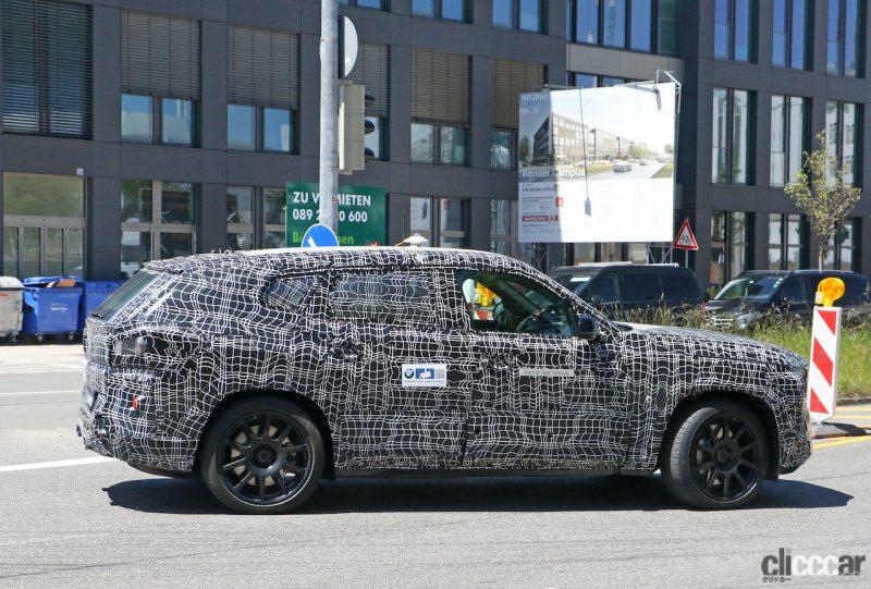 「BMW新型フルサイズ・クロスオーバーSUV「X8/XM」、アグレッシブな排気口は本物か!?」の6枚目の画像
