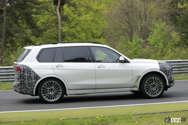 「ツインヘッドライトの予感!?　BMW X7改良型のテスト車両がニュルを疾走」の6枚目の画像