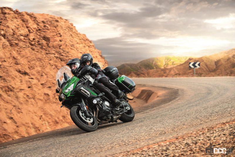 「バイクを空から吊すように安定！カワサキの1000cc冒険マシン「ヴェルシス1000SE」に2021年モデル」の2枚目の画像