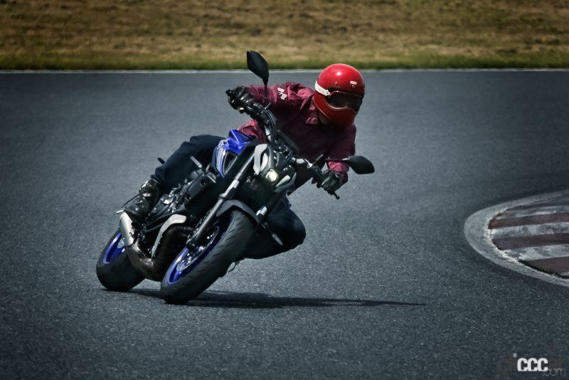 「自由度MAXのピュアスポーツ！ヤマハMT-07 ABSは「バイクらしさ」を体で感じるハンドリングマシン」の14枚目の画像