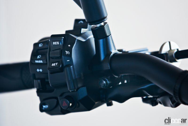 「完全制御のハイテクマシン！ ヤマハMT-09/SP ABSはボタン1つで性格をガラリと変える万能型スポーツネイキッド」の14枚目の画像