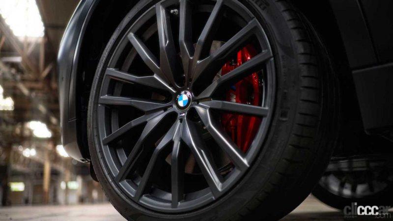 「赤いグリルにガラス製ギアシフター装備。「BMW X5 ブラック バーミリオン」初公開！」の11枚目の画像