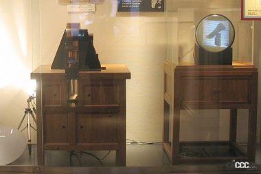 テレビ伝送実験装置の再現展示（引用：NHK放送博物館）