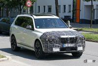 ついにスプリットヘッドライトを目撃！　BMWの次世代型フロントマスクをスクープ - BMW X7 Facelift 1