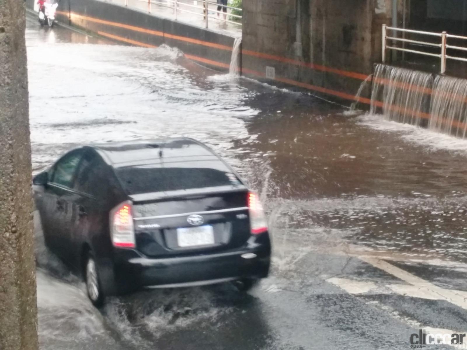 ゲリラ豪雨 局地的大雨 でクルマが水没した損害は自動車保険 車両保険で補償されるか 調べてみた Clicccar Com