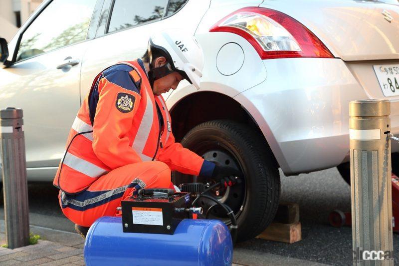 「愛車のタイヤは大丈夫？　4台に1台がタイヤ整備不良!?」の2枚目の画像