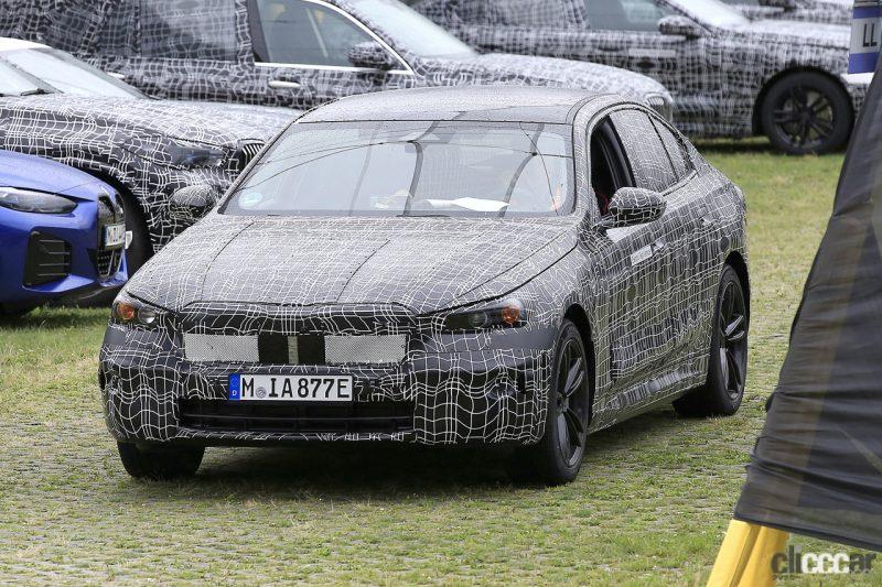 「BMW 5シリーズのEV版「i5」市販型プロトタイプを単独スクープ！」の4枚目の画像