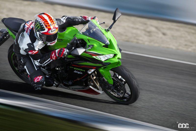 「「Ninja ZX-25R」などカワサキ250cc・400ccスポーツバイクに2022年新色！最新レーサー・イメージのカラーも」の1枚目の画像