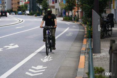 道路にある自転車マークや矢印の意味とは