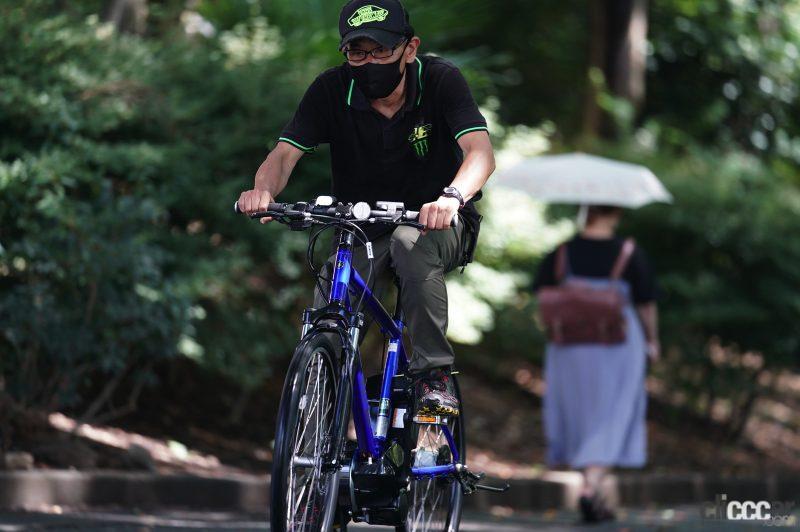「自転車ナビマーク、自転車ナビライン走行中、停車しているクルマをどう避ける？実際に走ってみた！」の33枚目の画像