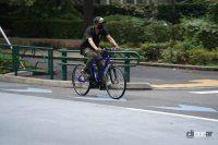 「自転車ナビマーク、自転車ナビライン走行中、停車しているクルマをどう避ける？実際に走ってみた！」の33枚目の画像ギャラリーへのリンク