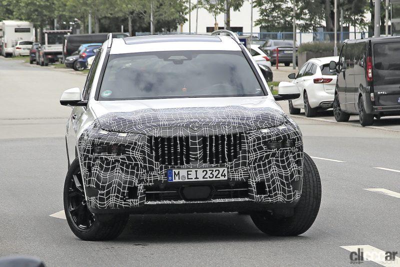 「洗車機から出現！　BMW X7次期型、話題のスプリットヘッドライトがくっきり見えた」の3枚目の画像