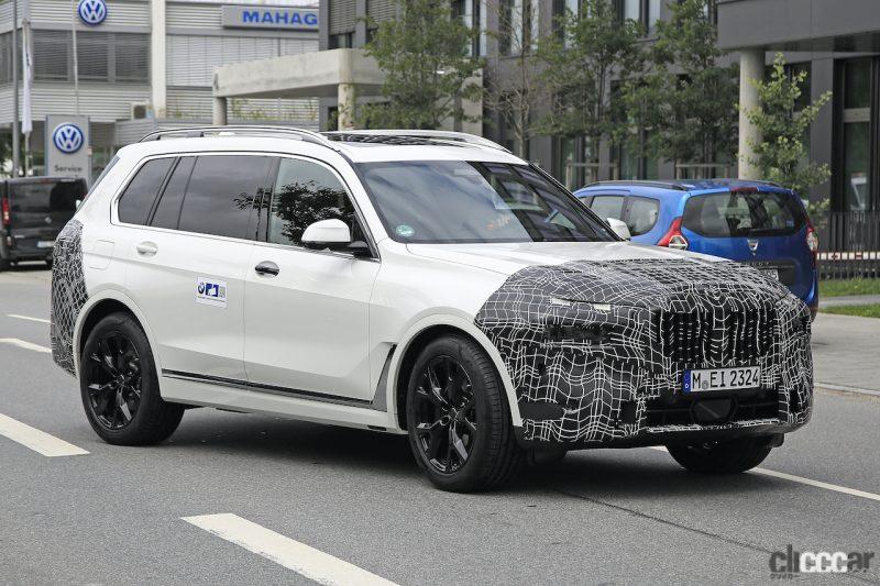 「洗車機から出現！　BMW X7次期型、話題のスプリットヘッドライトがくっきり見えた」の4枚目の画像