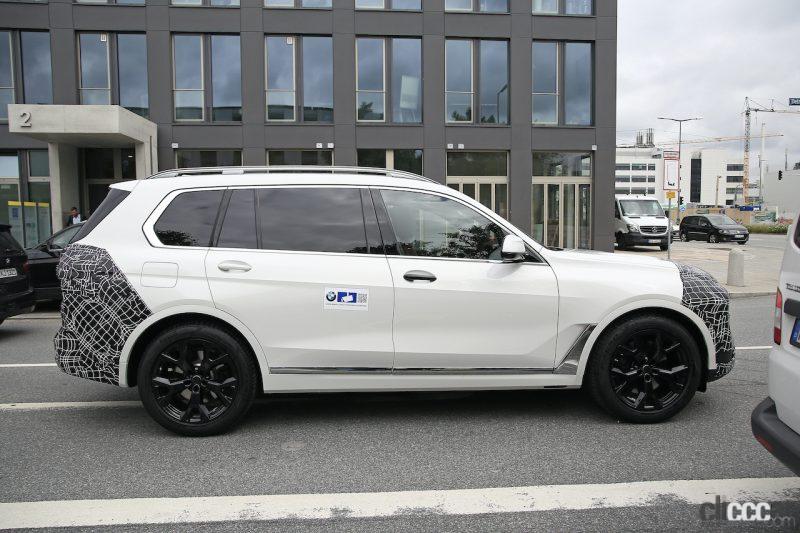 「洗車機から出現！　BMW X7次期型、話題のスプリットヘッドライトがくっきり見えた」の6枚目の画像