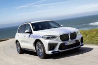 「システム出力は374ps！　BMWの水素燃料電池車「iX5ハイドロジェン」がIAA Mobility 2021で公開」の5枚目の画像ギャラリーへのリンク