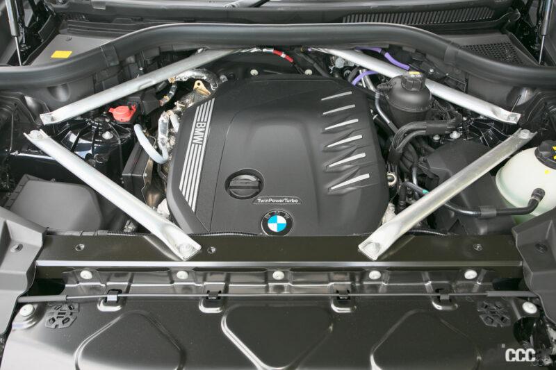 「BMW X6が搭載する48Vマイルドハイブリッド化されたディーゼルエンジンは鋭いレスポンスが魅力」の3枚目の画像