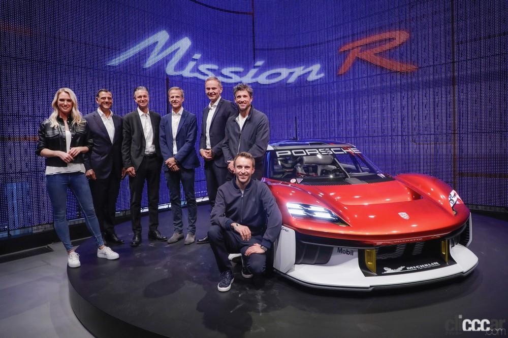 「ポルシェがカスタマーモータースポーツ向けの最新コンセプトカー「ポルシェミッションR」を発表」の2枚目の画像