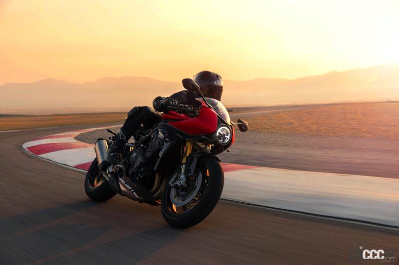 「野獣バイクが気品あるカフェレーサーに変身!?　英国トライアンフの新型「スピードトリプル1200RR」登場」の1枚目の画像