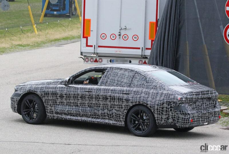 「「iX」風コックピット見える!? BMW 5シリーズ次期型、最新プロトタイプをキャッチ」の10枚目の画像