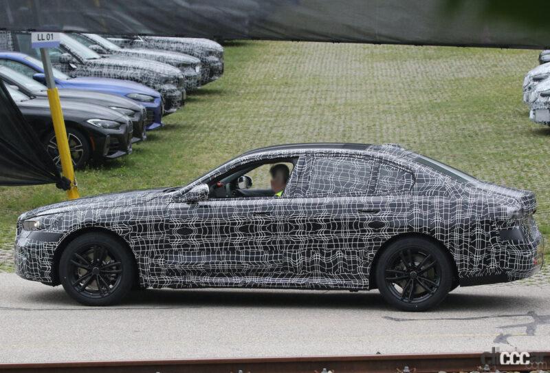 「「iX」風コックピット見える!? BMW 5シリーズ次期型、最新プロトタイプをキャッチ」の11枚目の画像