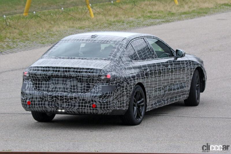 「「iX」風コックピット見える!? BMW 5シリーズ次期型、最新プロトタイプをキャッチ」の2枚目の画像