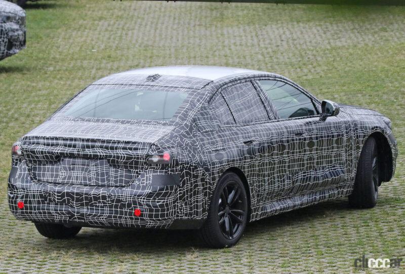 「「iX」風コックピット見える!? BMW 5シリーズ次期型、最新プロトタイプをキャッチ」の6枚目の画像