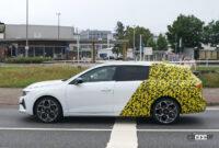 日本市場も狙うオペル アストラ「スポーツツアラー」の開発車両は美しいロングルーフが特徴に？ - Opel Astra ST 23